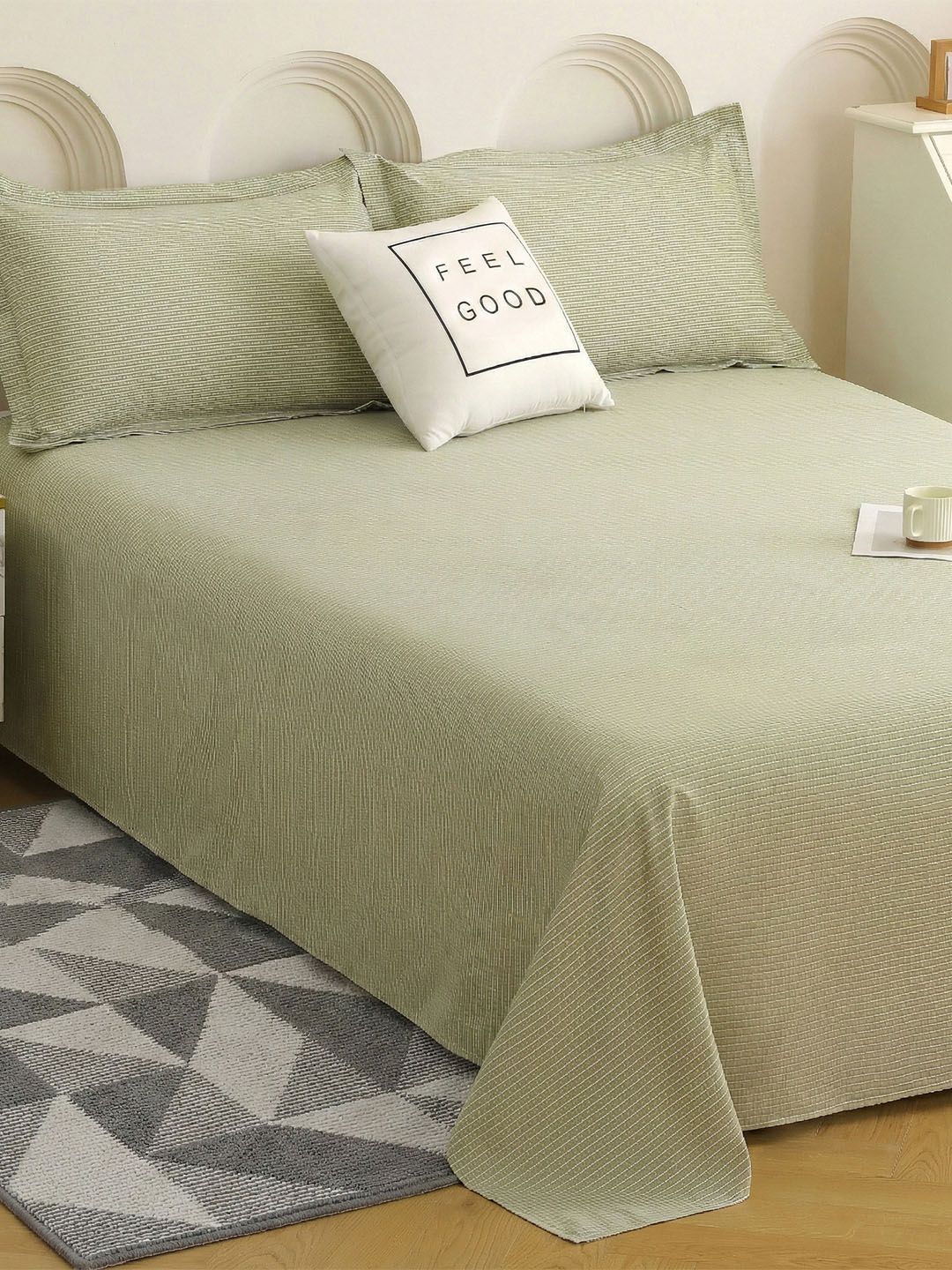 300 TC King Size Bedsheet Story@home Green Floral Printed 300 TC King Bedsheet with 2 Pillow Covers - 98" x 108"