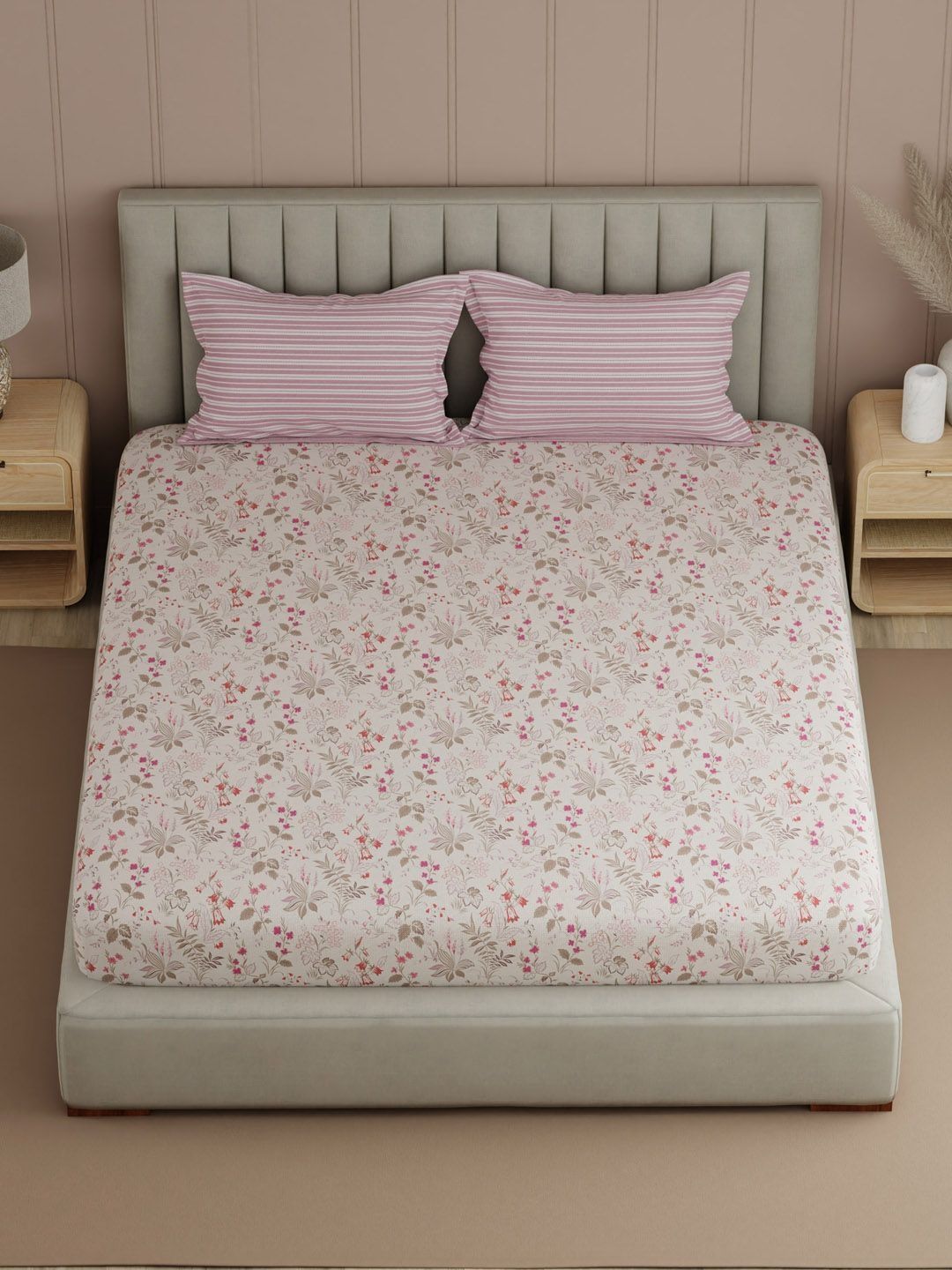 Boutique Living India Boutique Living India Cream-Coloured Floral 200 TC Bedsheet with 2 Pillow Covers