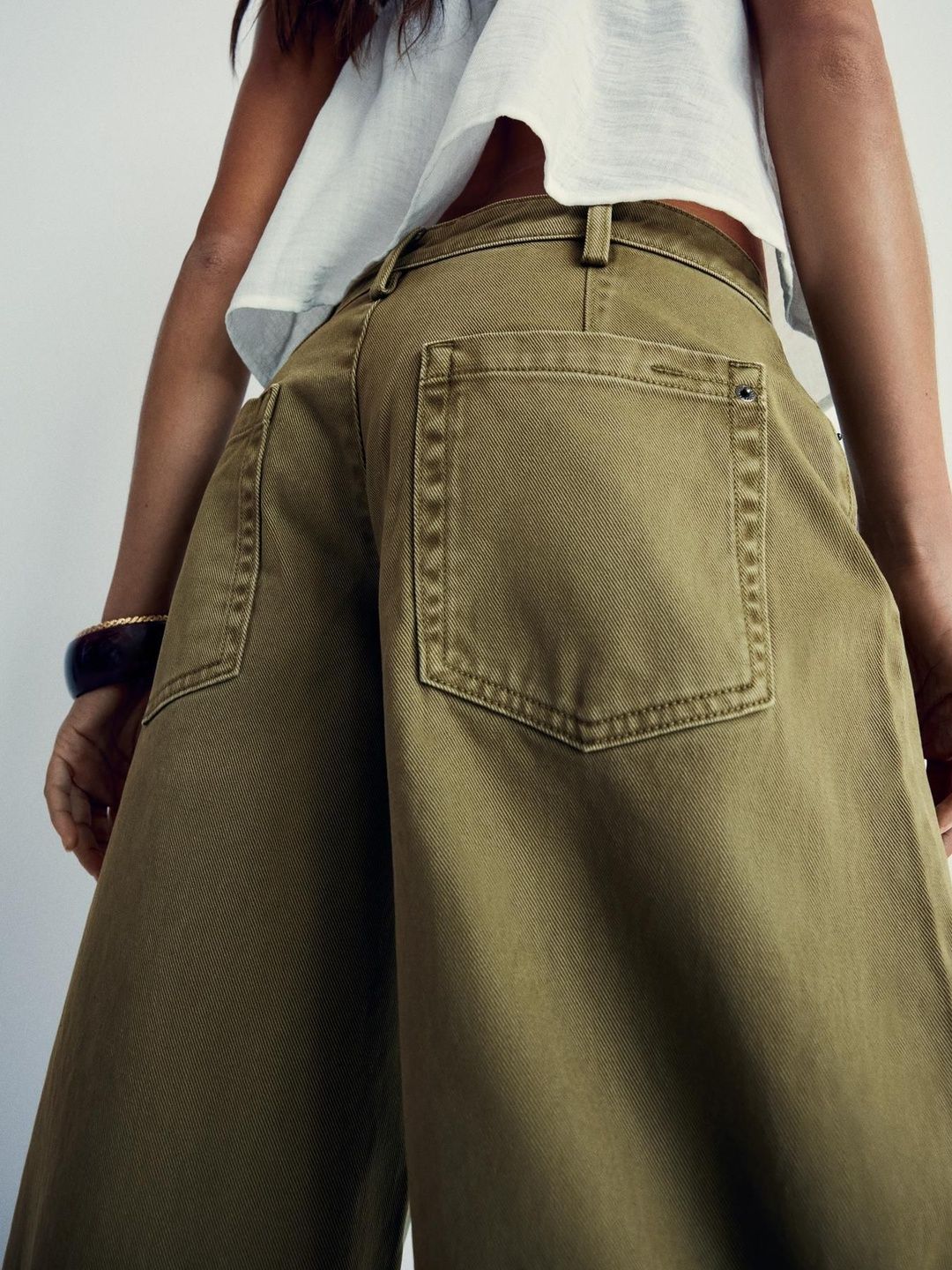 Mid Rise Regular Fit Cotton Barrel Jean