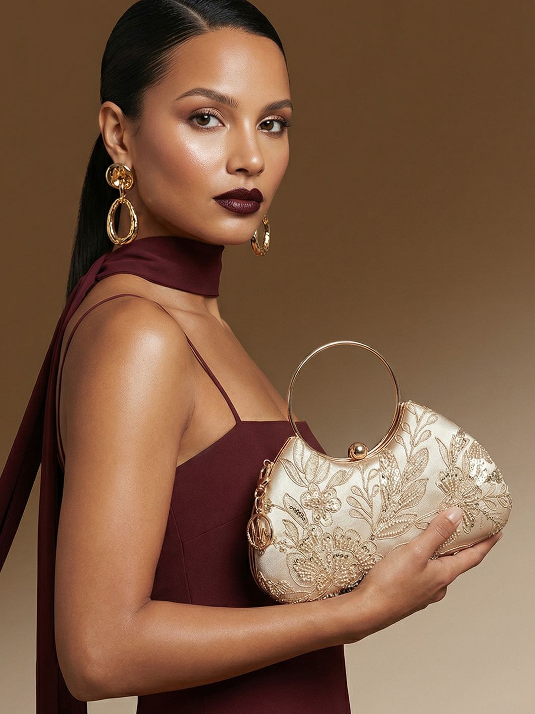 MAEJOY Embellished Clutch