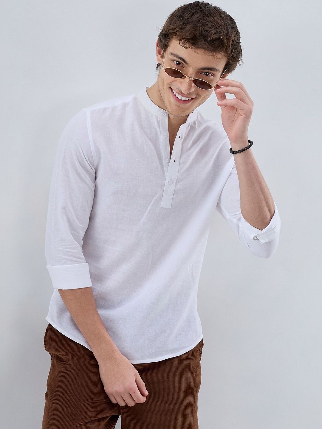 VASTRADO Mandarin Collar Textured Thread Work Kurta