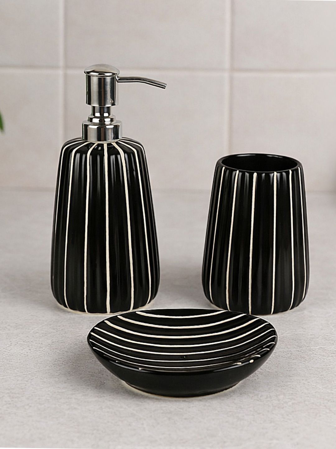 StyleMyWay Black & Black 3 piece Striped Ceramic Bath Accessories Set