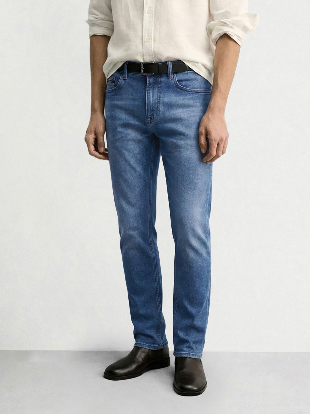 The Indian Garage Co Men Slim Fit Mid-Rise Light Fade Stretchable Jeans