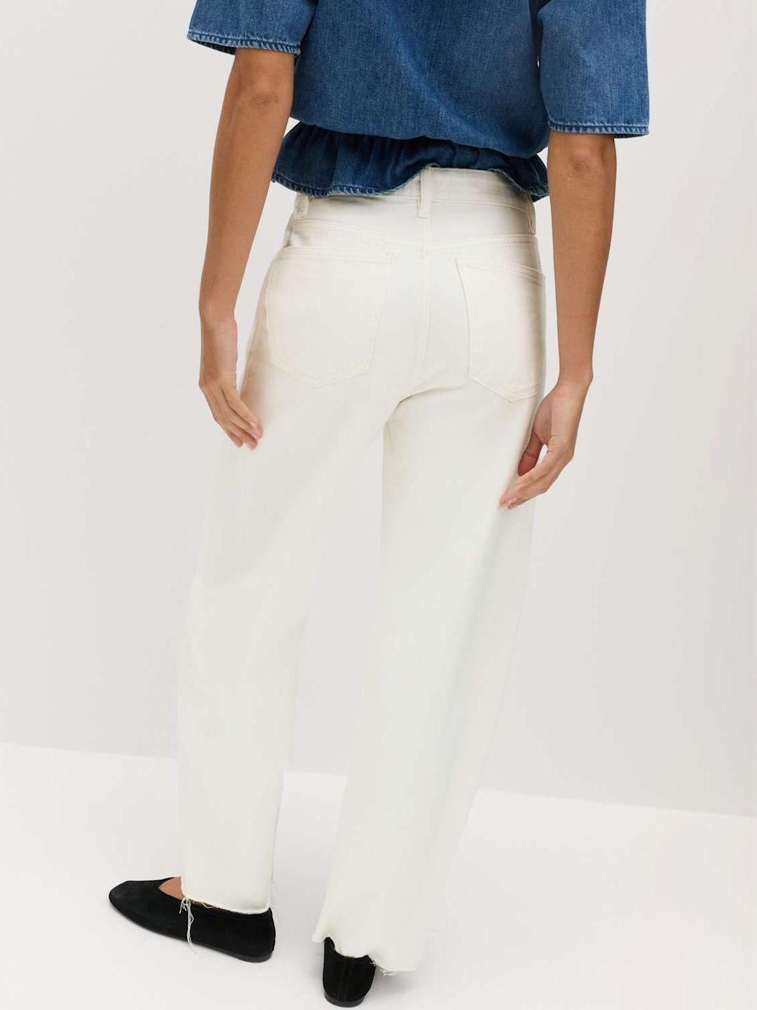 Mid Rise Barrel Jeans