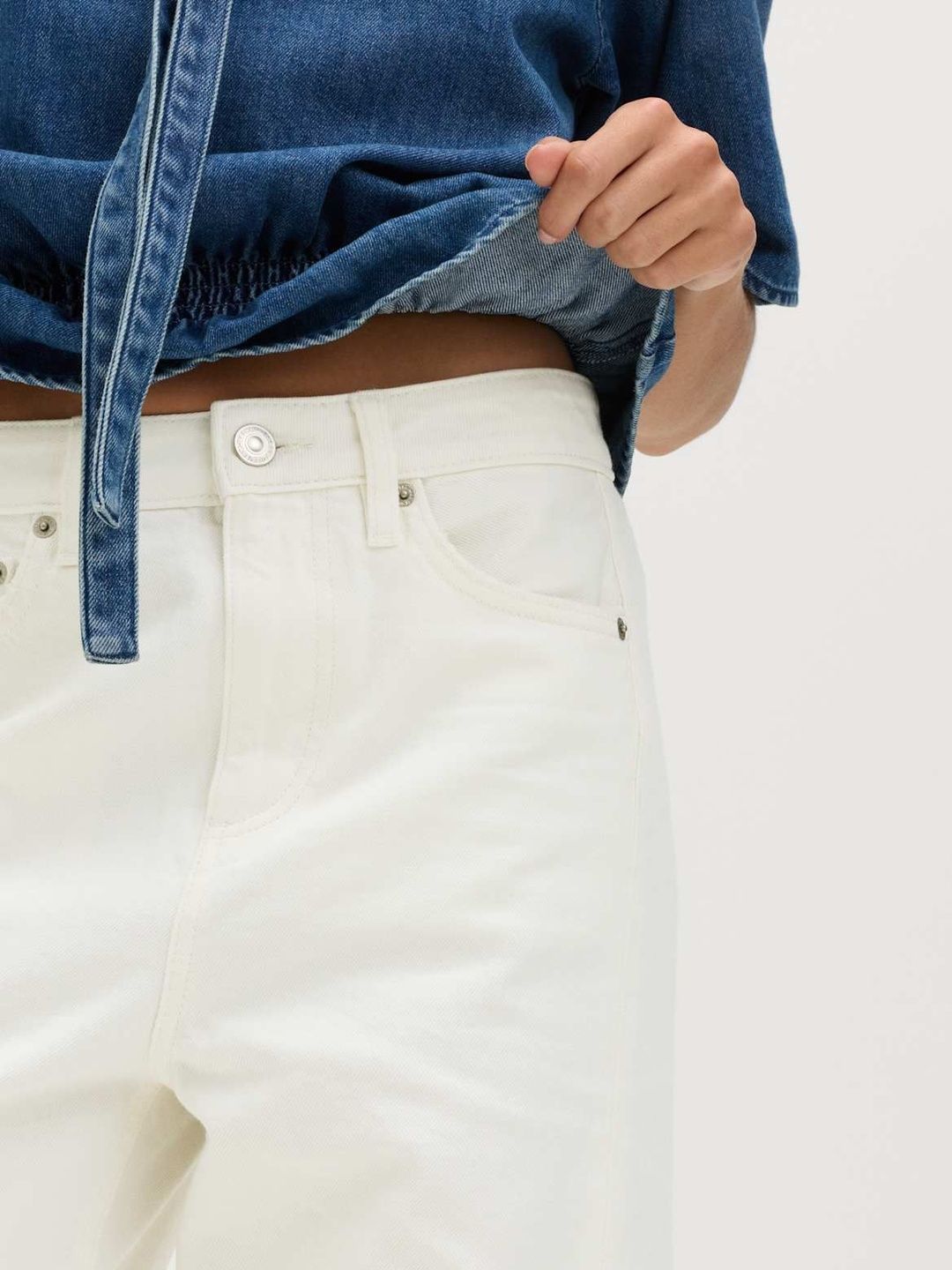 Mid Rise Barrel Jeans