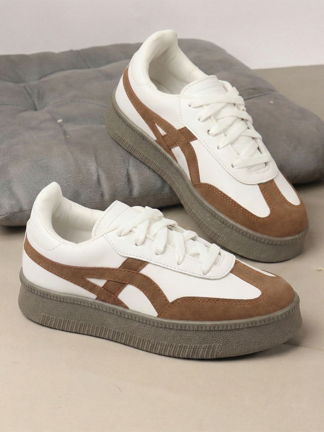 VENDOZ Women Colourblocked PU Sneakers