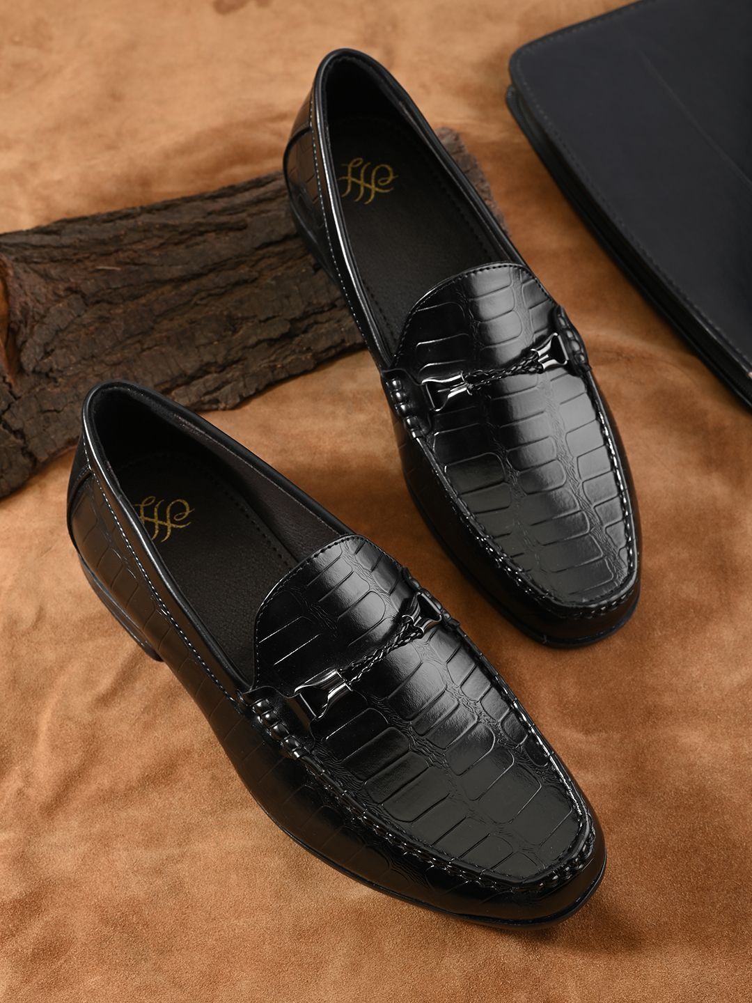 House of Pataudi Men Textured Loafers