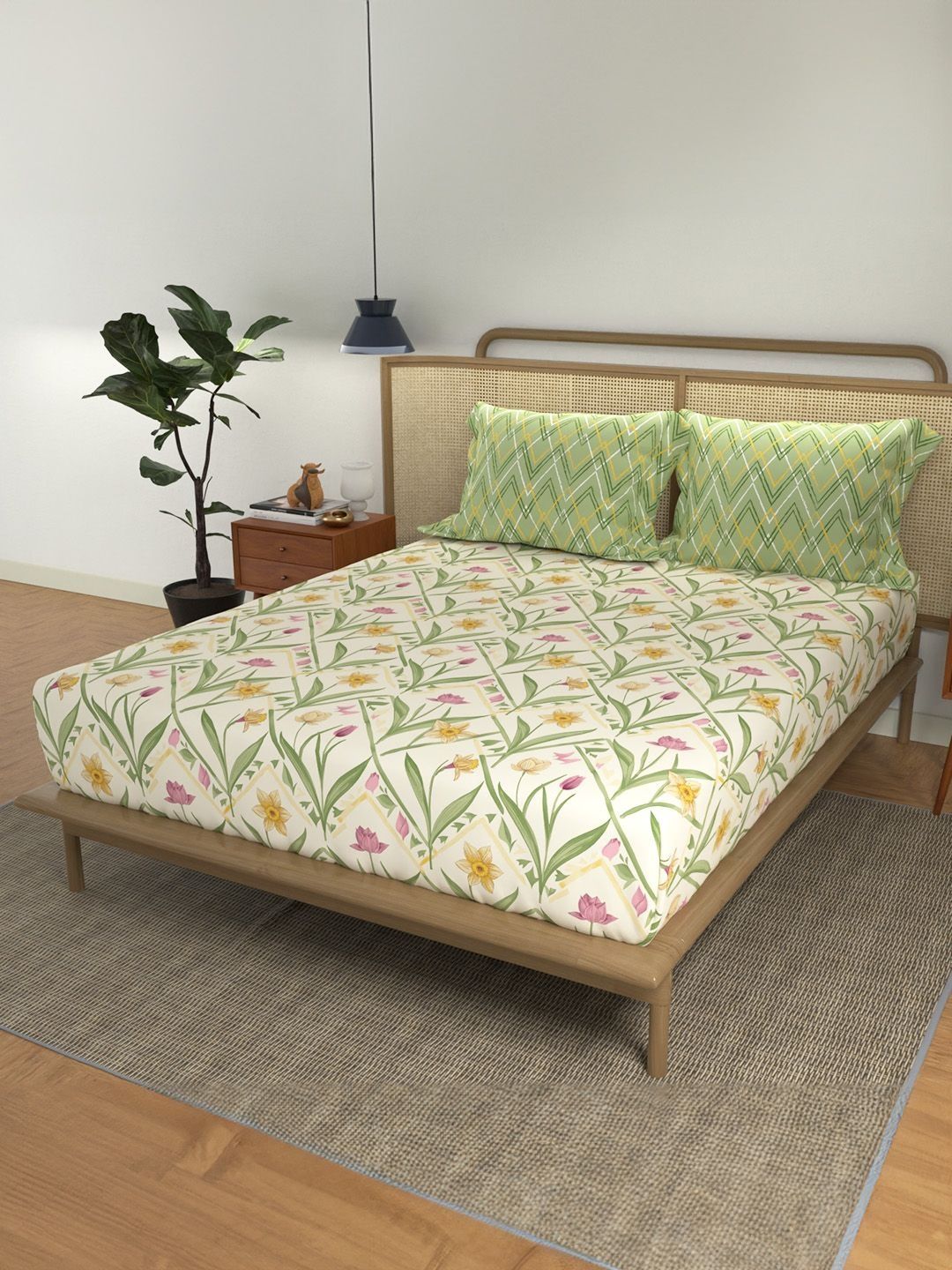 URBAN SPACE Green & Beige Floral 144 TC King Bedsheet with 2 Pillow Covers