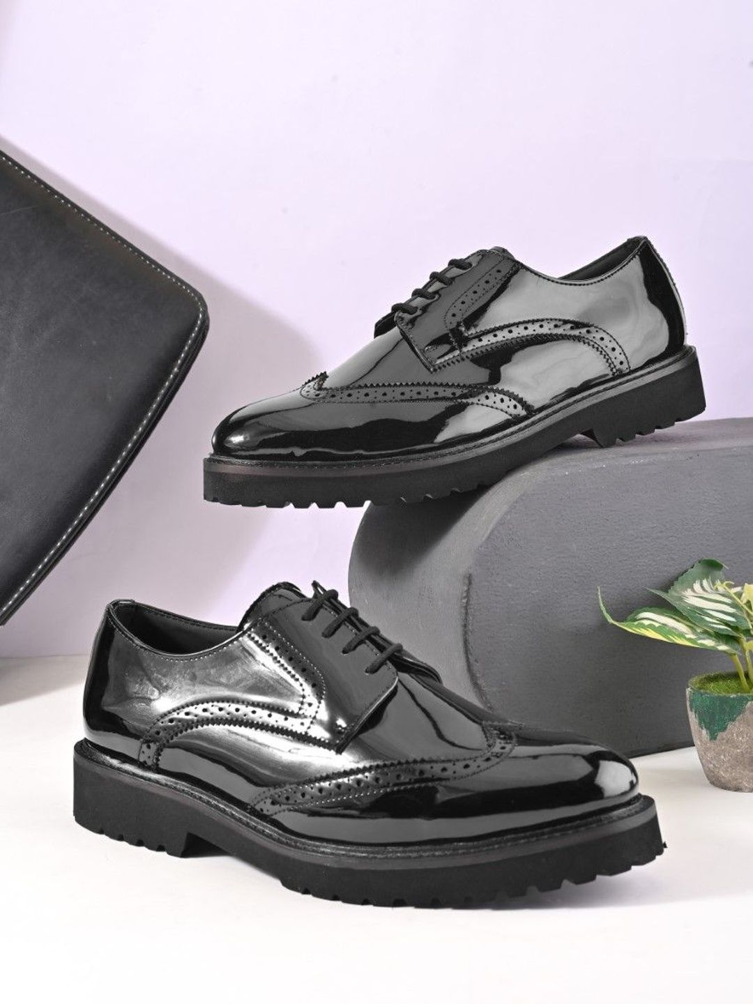 House of Pataudi Men Leather Formal Brogues