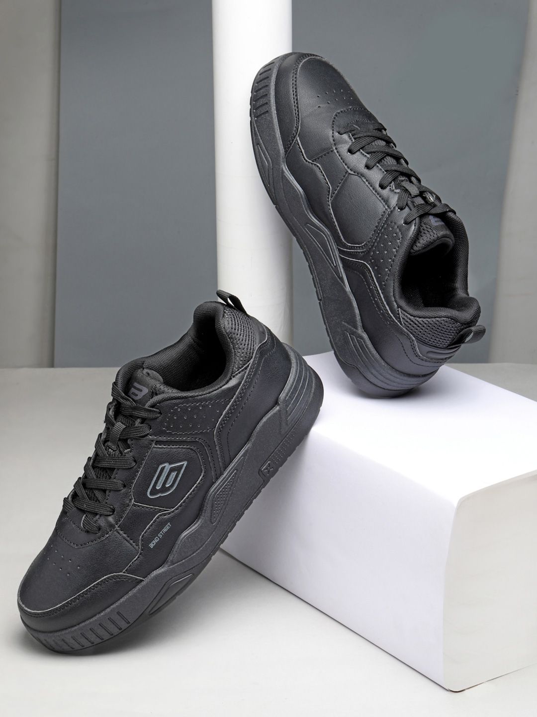 Bond Street By Red Tape Hustle Men Round Toe Lace-Ups Sneakers