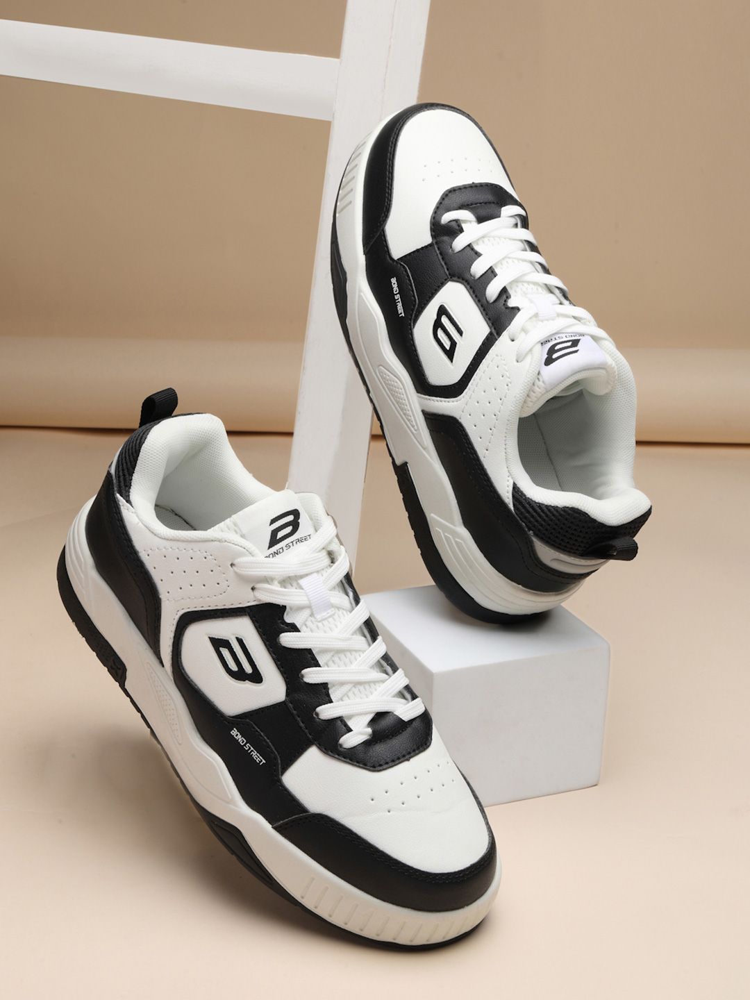 Bond Street By Red Tape Men Colourblocked Lace Ups Sneakers