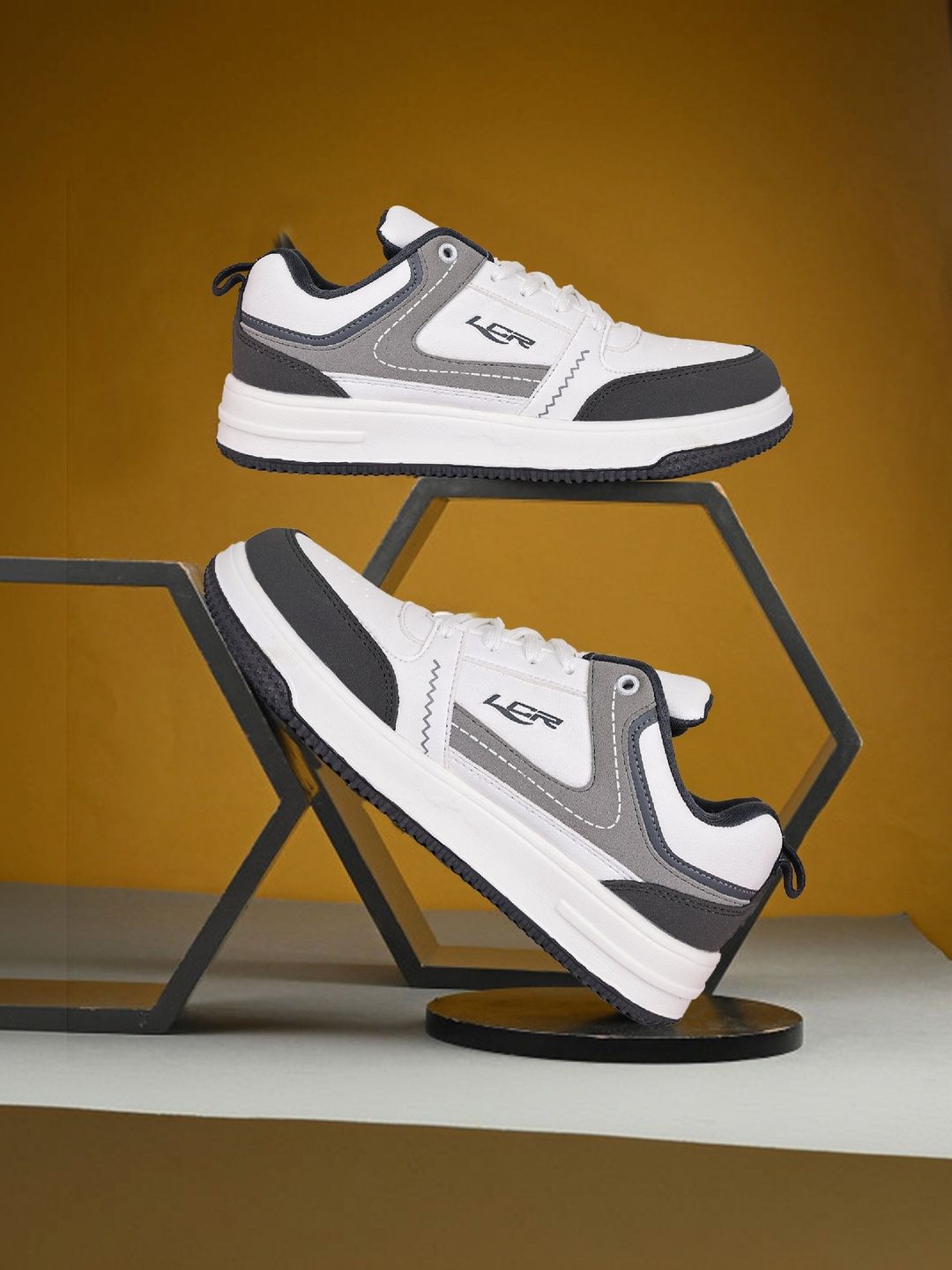 Lancer Men Colourblocked Sneakers