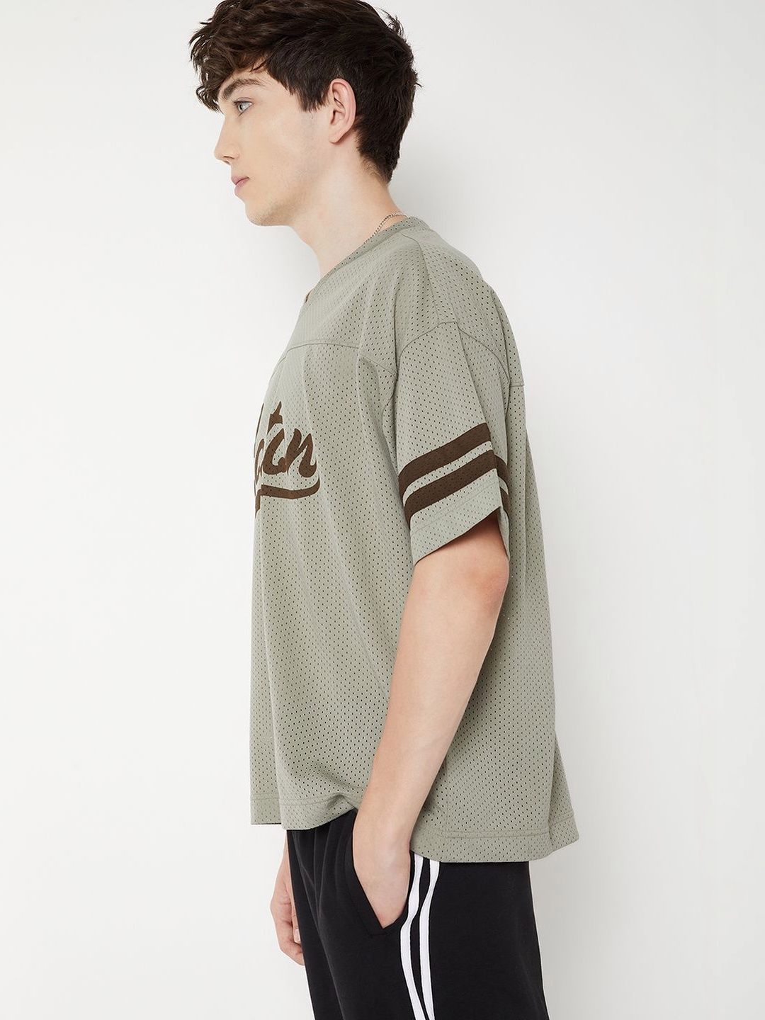 max Men Typography Printed V-Neck Pockets T-shirt