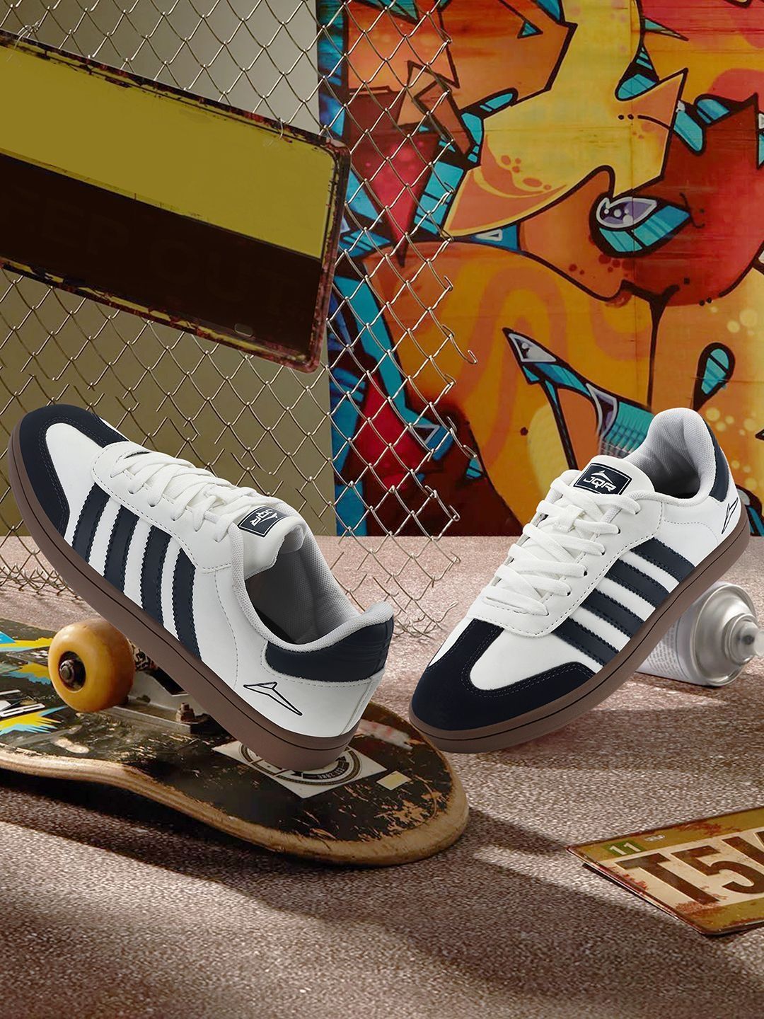 JQR MARCO POLO Men White and Blue Colourblocked Striped Sneakers