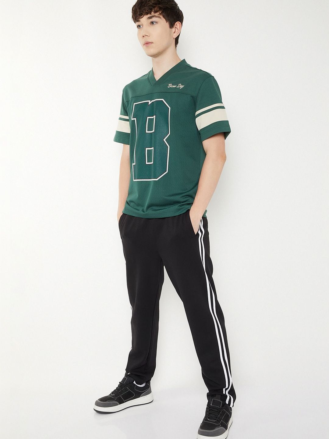 max Men Printed V-Neck T-shirt