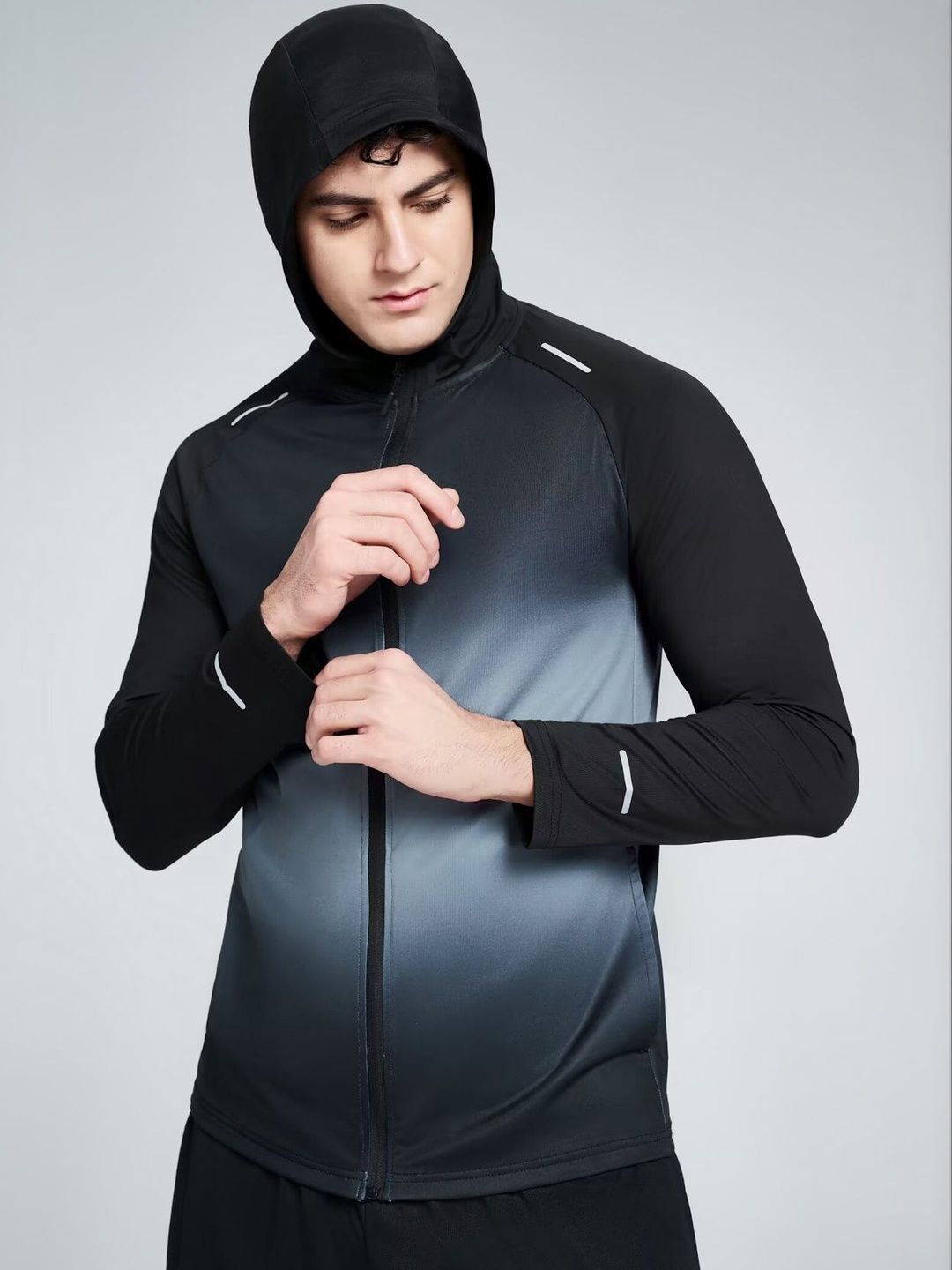 ENRIZZ Men Colourblocked Lightweight Running Sporty Jacket