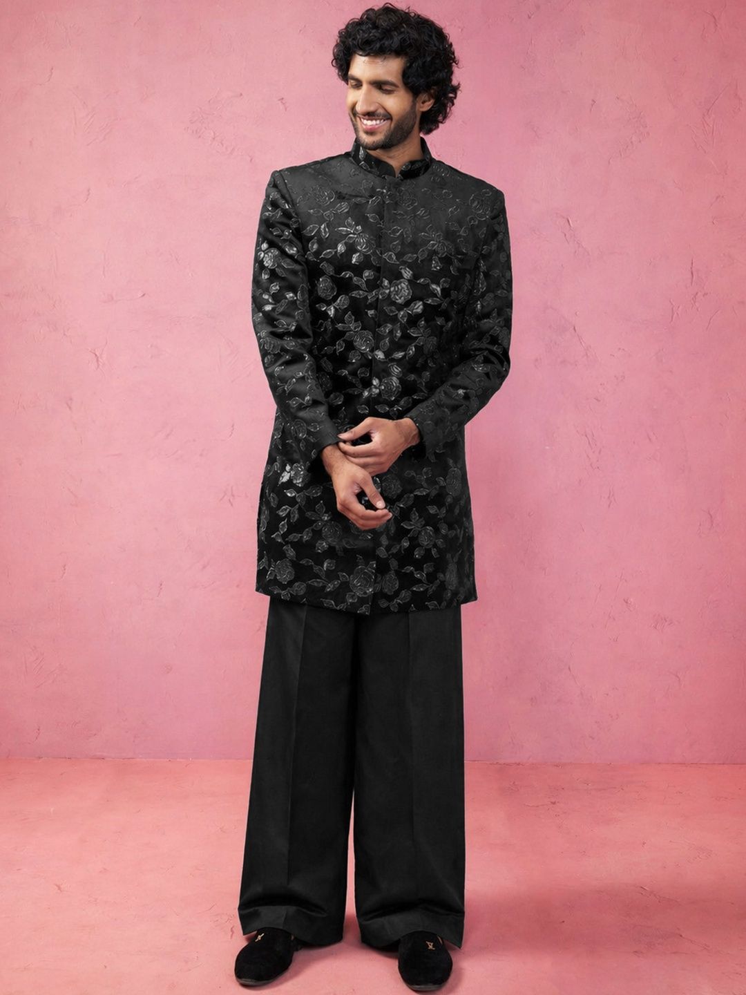 VASTRAMAY Embroidered Mandarin Collar Sherwani