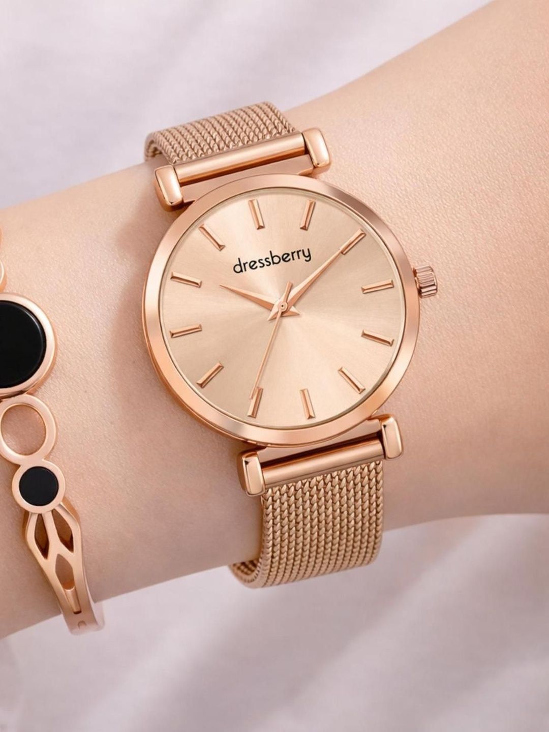 DressBerry Women Dial & Stainless Steel Bracelet Style Straps Analogue Watch DBGIFT3