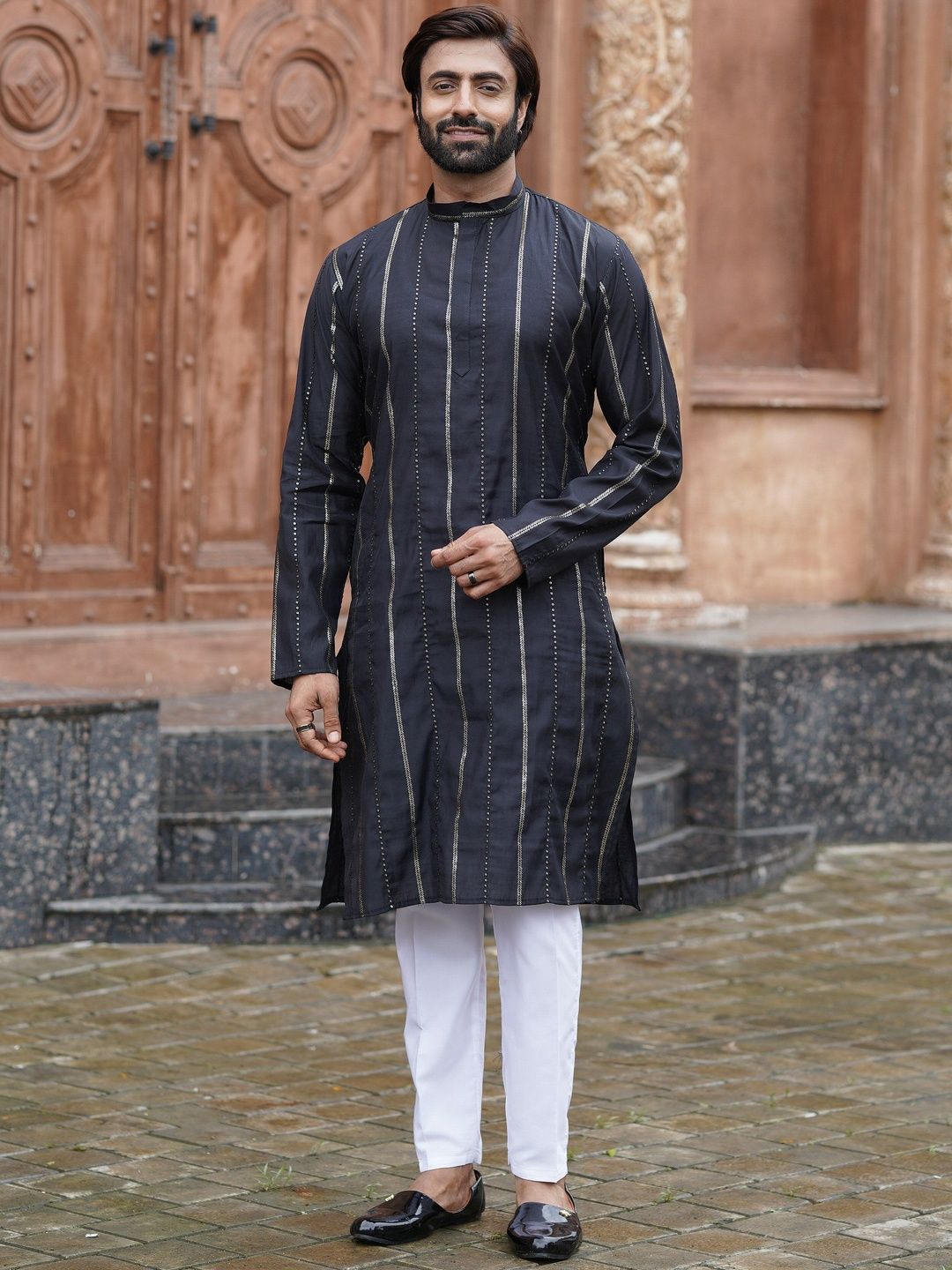 House of Pataudi Embroidered Mandarin Collar Knee Length Straight Kurtas