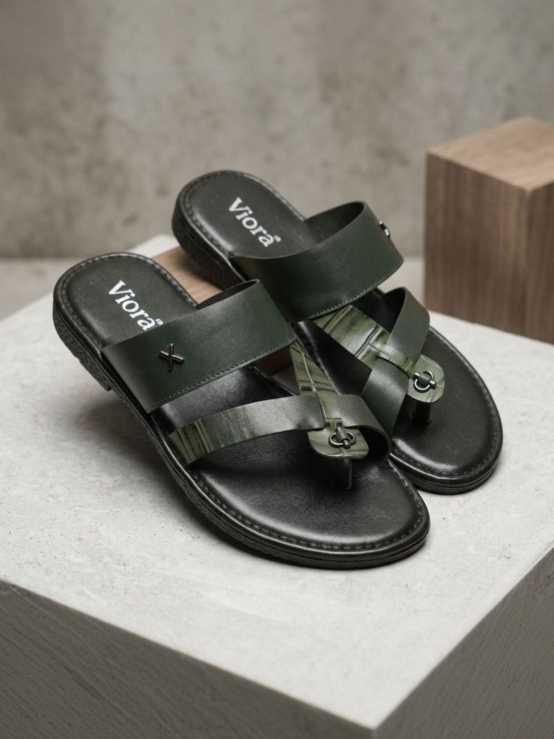 Viora Men Thong Flip-Flops