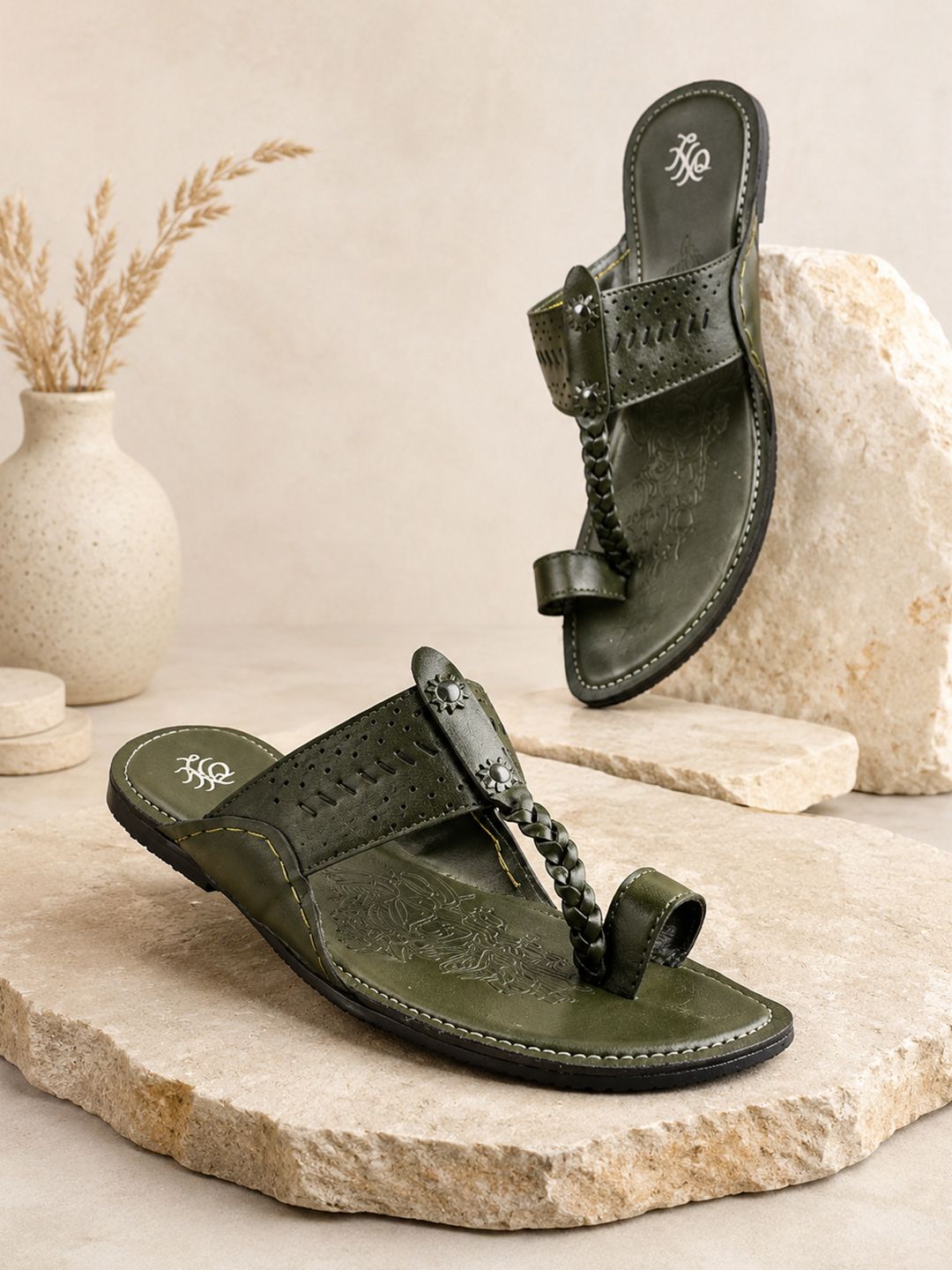 House of Pataudi Men Comfortable Kolhapuris Sandals