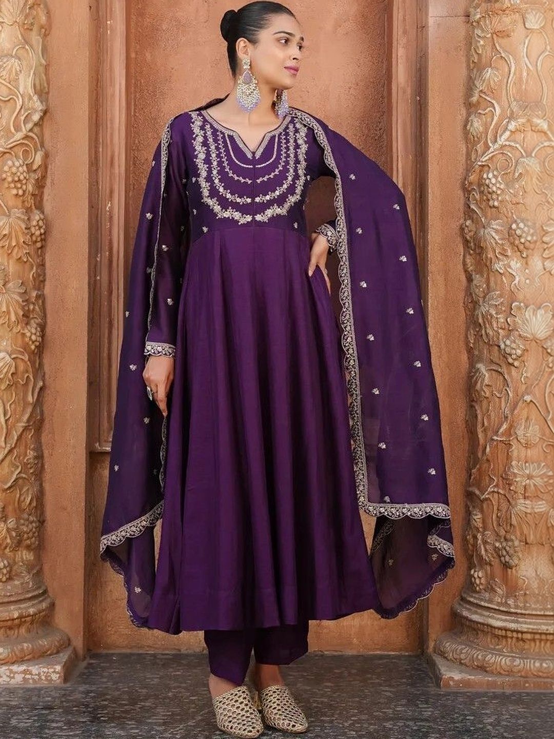 DWIJA FASHION Women Ethnic Motifs Embroidered Regular Thread Work Kurta with Trousers & With Dupatta