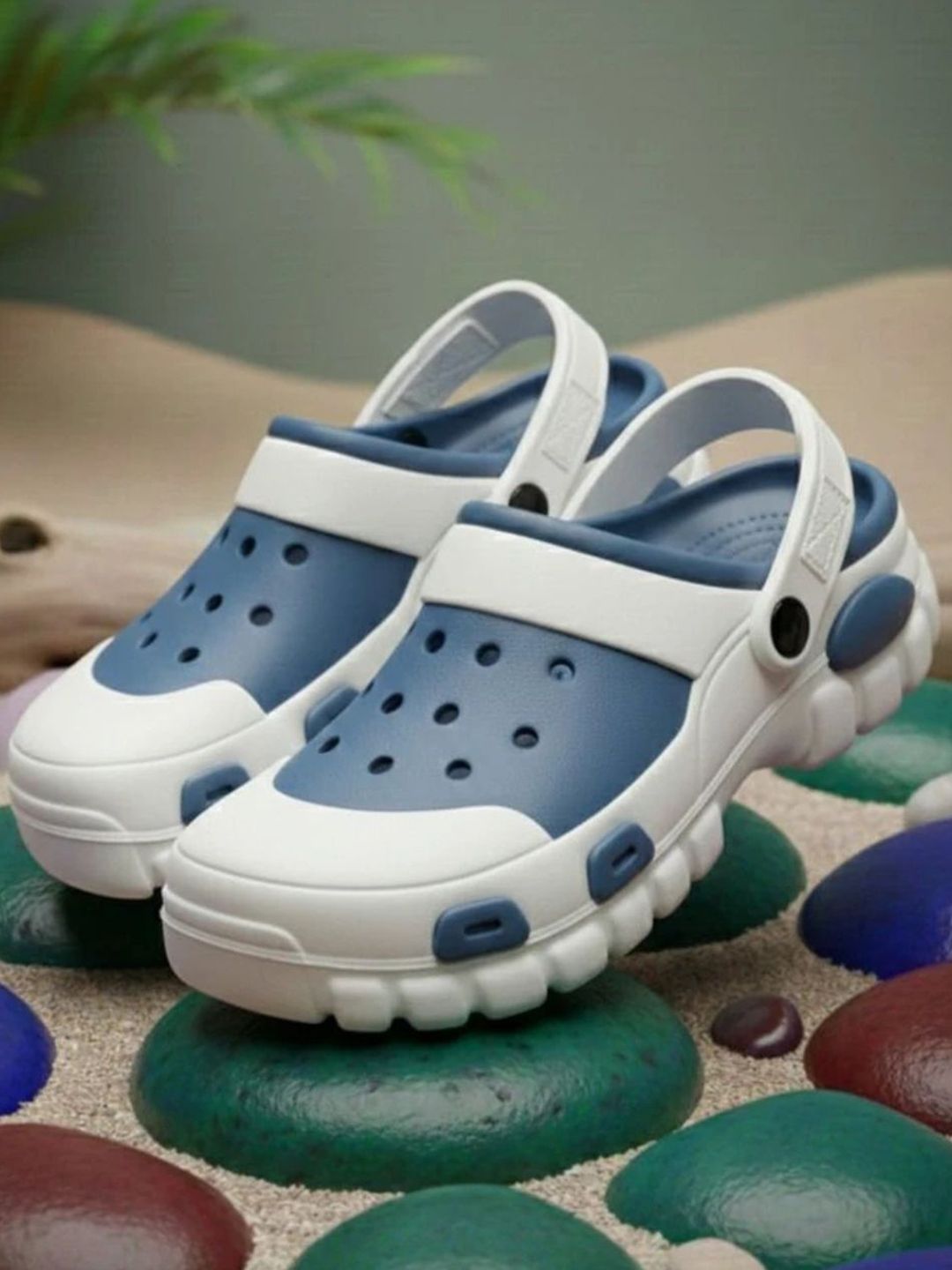 VINTEX Men Colourblocked Clogs