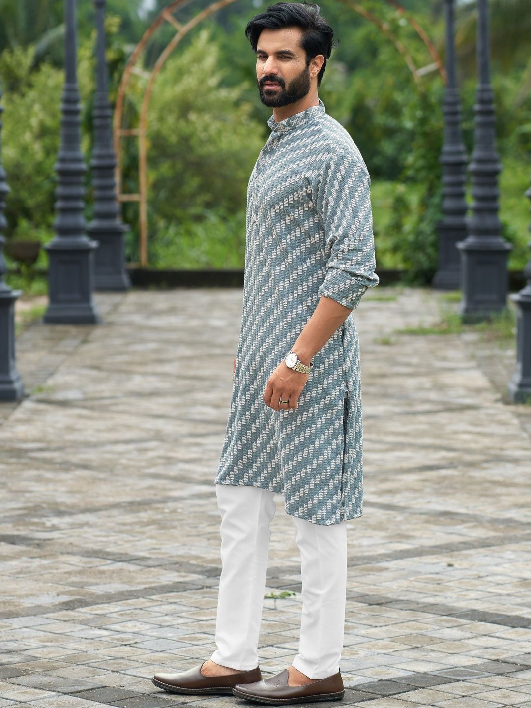 House of Pataudi Embroidered Mandarin Collar Knee Length Straight Kurtas