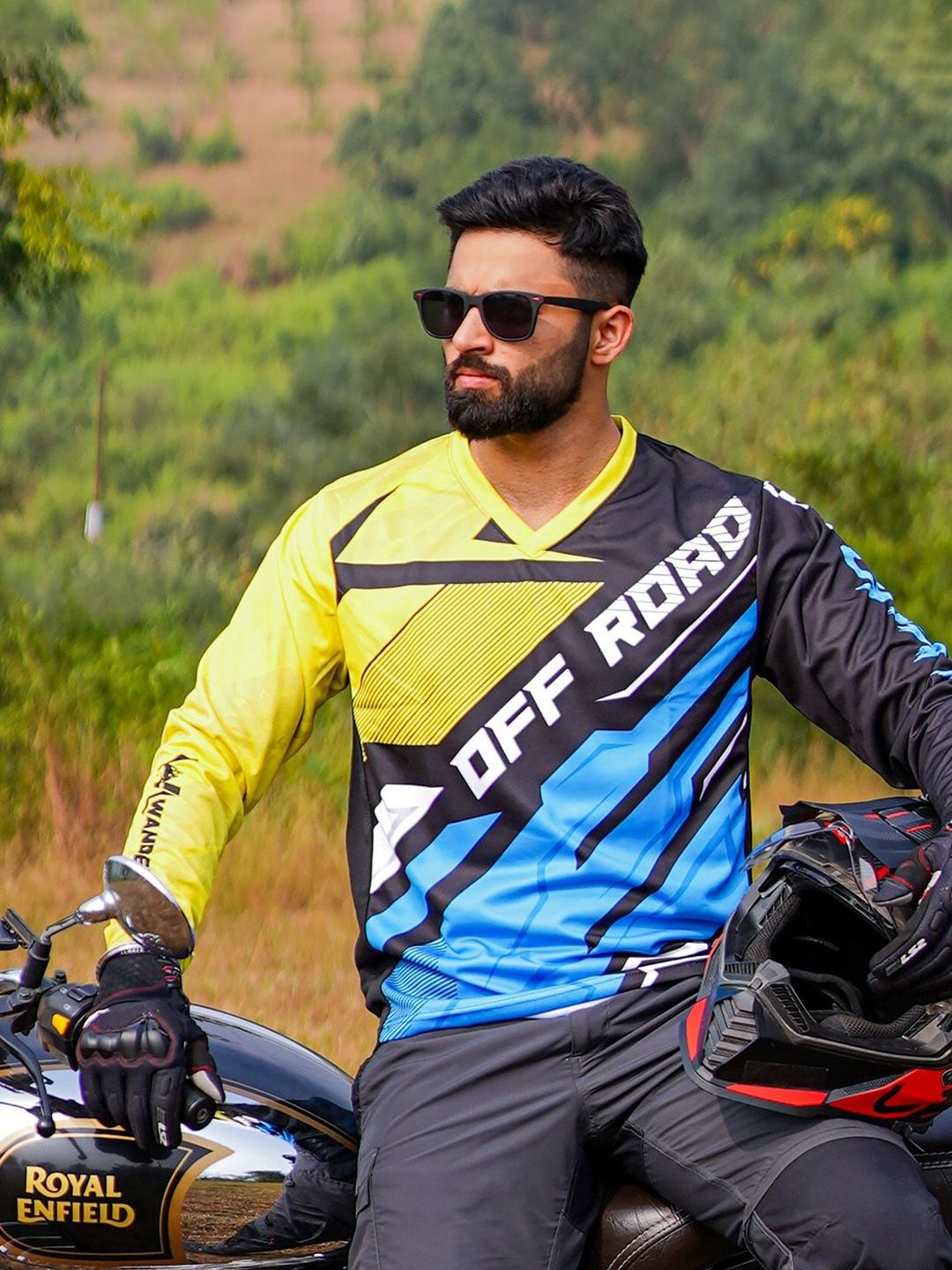Buy WANDERLOOMS Men Multicolor V Neck Full Sleeve Riding Sports