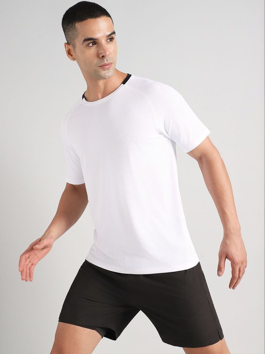 CULT Men Off White Ultra Runner'S Technical Knit T-Shirt