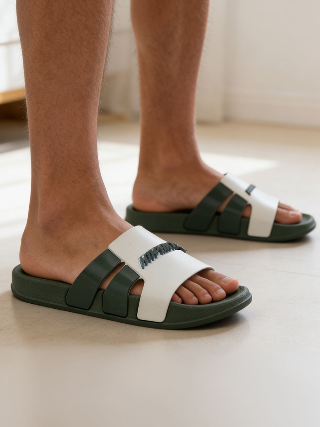 IMPAKTO Men Sleek Shift Comfortable Lightweight Flipflops