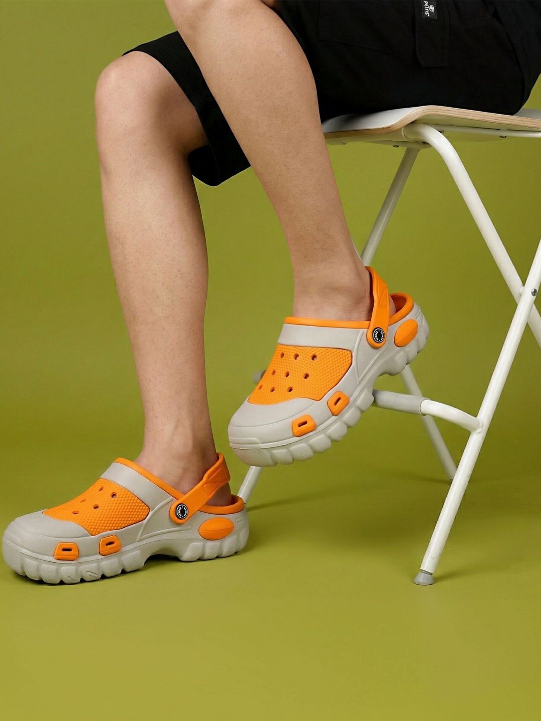 SKITE Men Clogs