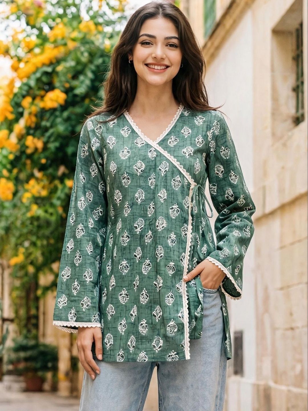 MIKAMI Ethnic Motifs Printed V-Neck Thread Work Thread Work Angrakha Kurti