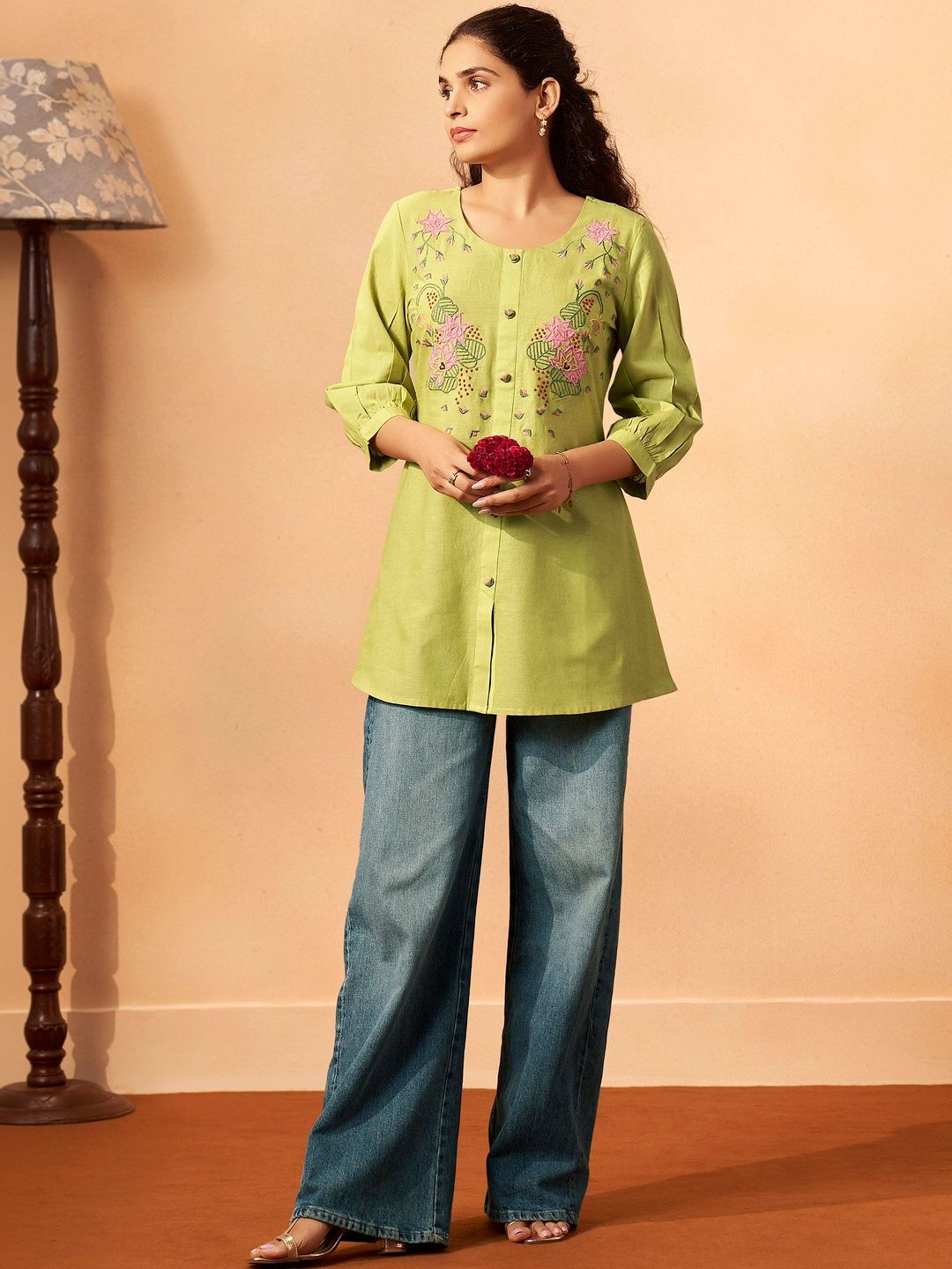 Anouk Anouk Floral Embroidered Thread Work Pure Cotton Blend Thread Work Kurti