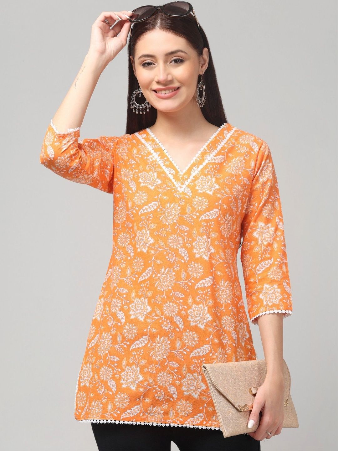 CROWN KING GARMENTS Floral Printed V-Neck Kurti