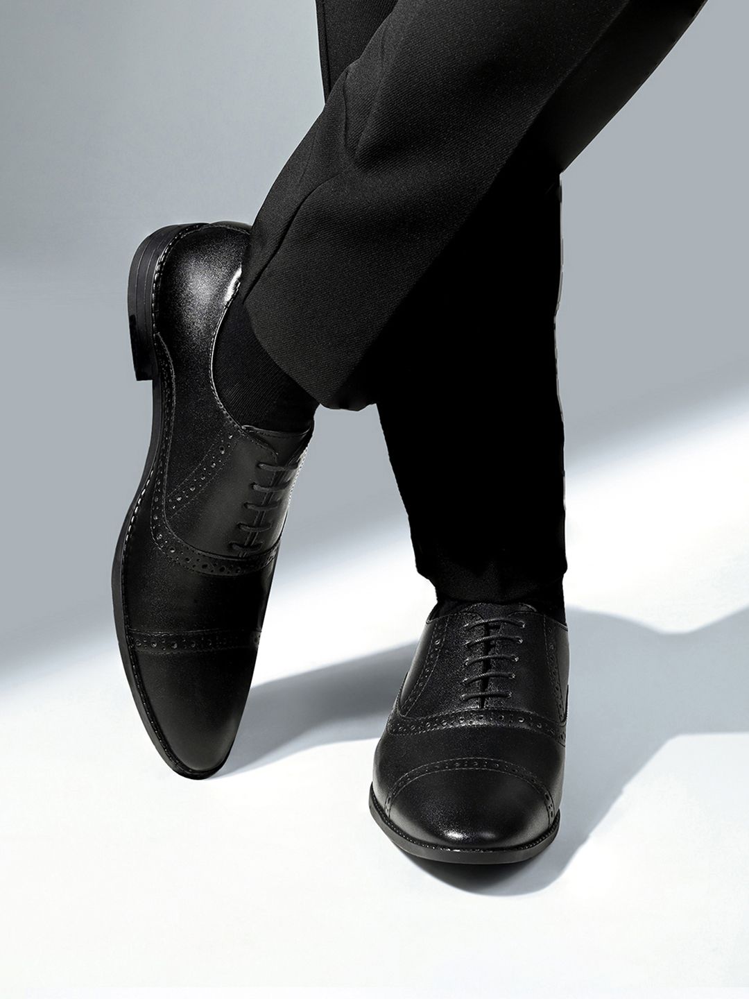 LOUIS STITCH 
Men Textured Formal Lace Up Oxford Shoes