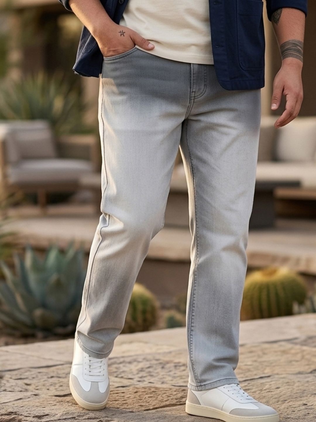 Urbano Plus Men Light Grey Straight Fit Heavy Washed Faded Denim Stretchable Jeans