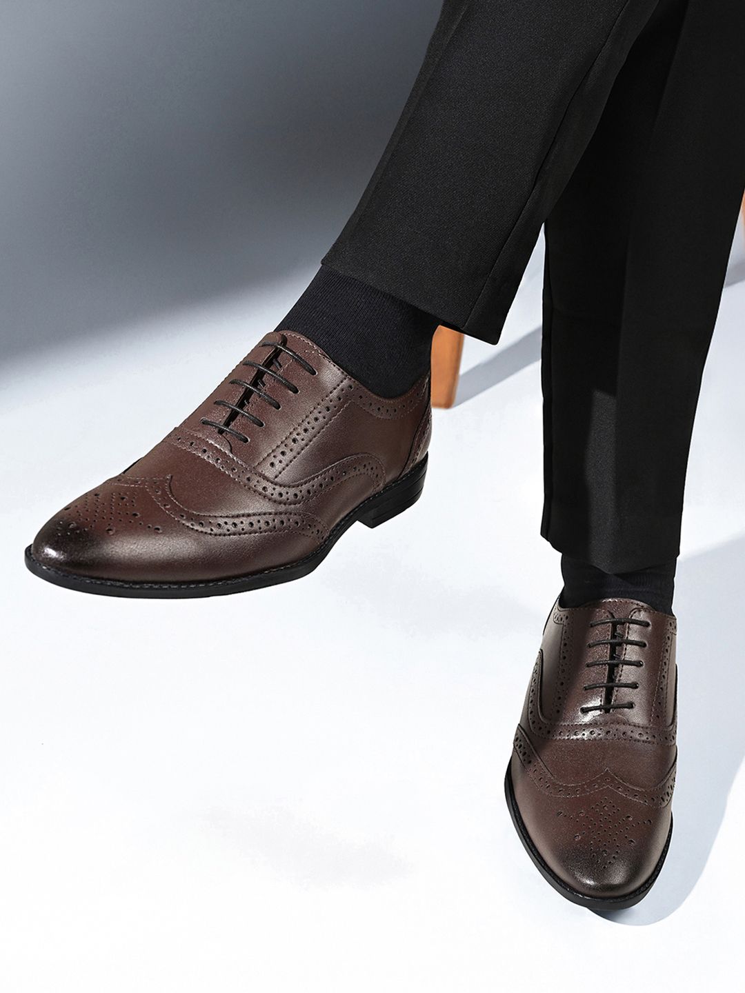 LOUIS STITCH 
Men Textured Formal Lace Up Brogue Shoes