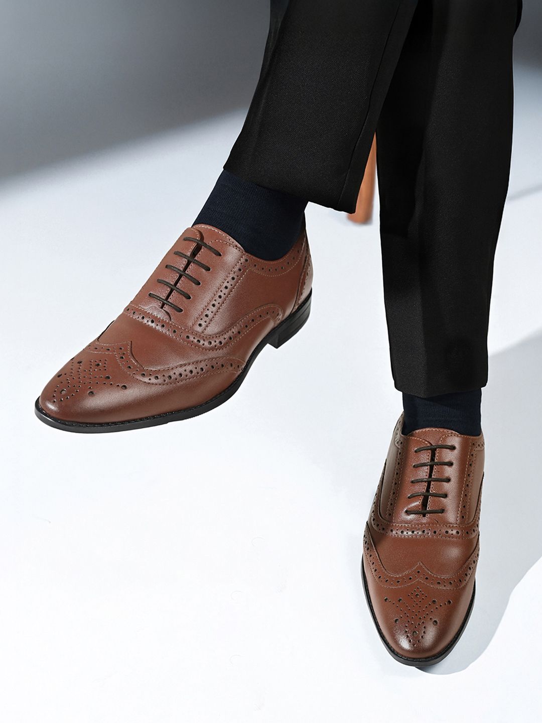LOUIS STITCH 
Men Textured Formal Lace Up Brogue Shoes