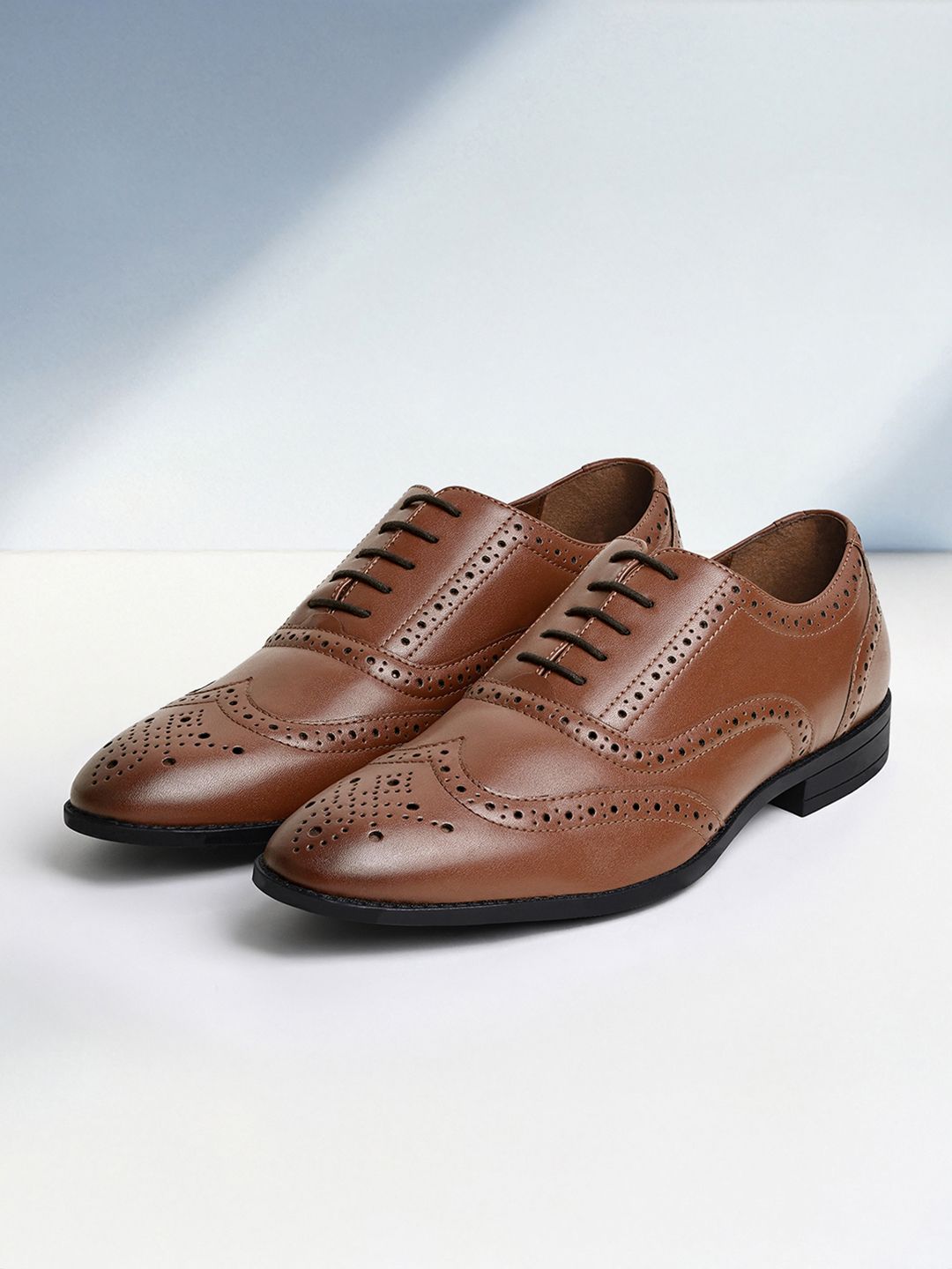 LOUIS STITCH 
Men Textured Formal Lace Up Brogue Shoes