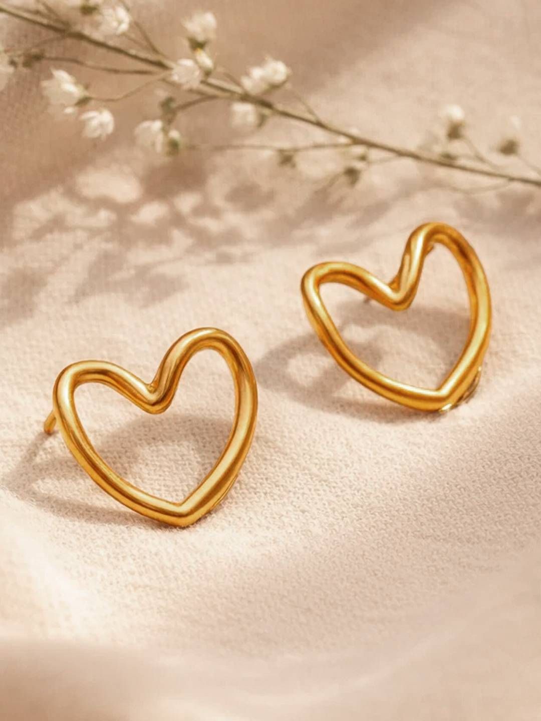 Rubans Thick 18K Gold Plated Halo Heart Anti Tarnish Stud Earrings