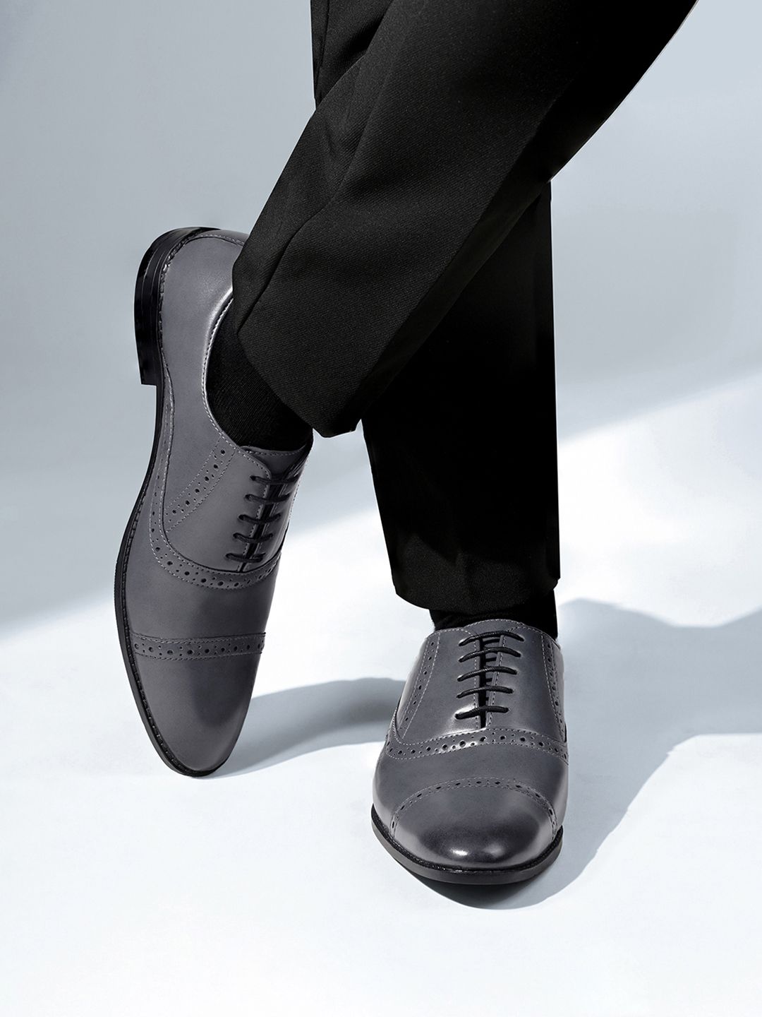 LOUIS STITCH 
Men Textured Formal Lace Up Oxford Shoes