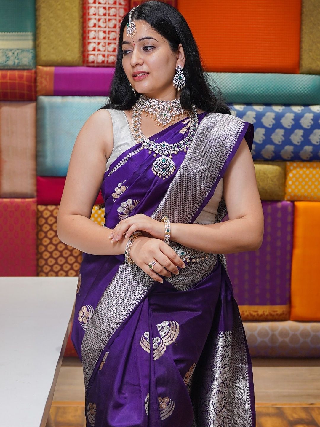 AVANTIKA FASHION Woven Design Zari Art Silk Banarasi Saree