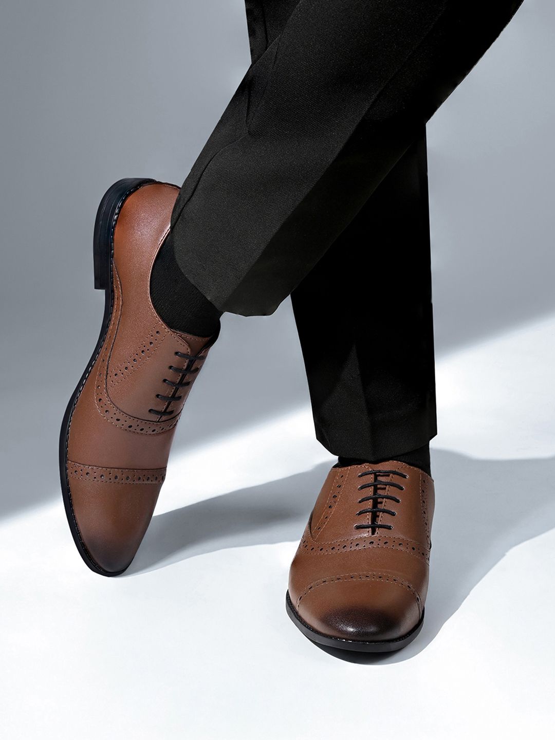 LOUIS STITCH
Men Textured Formal Lace Up Oxford Shoes