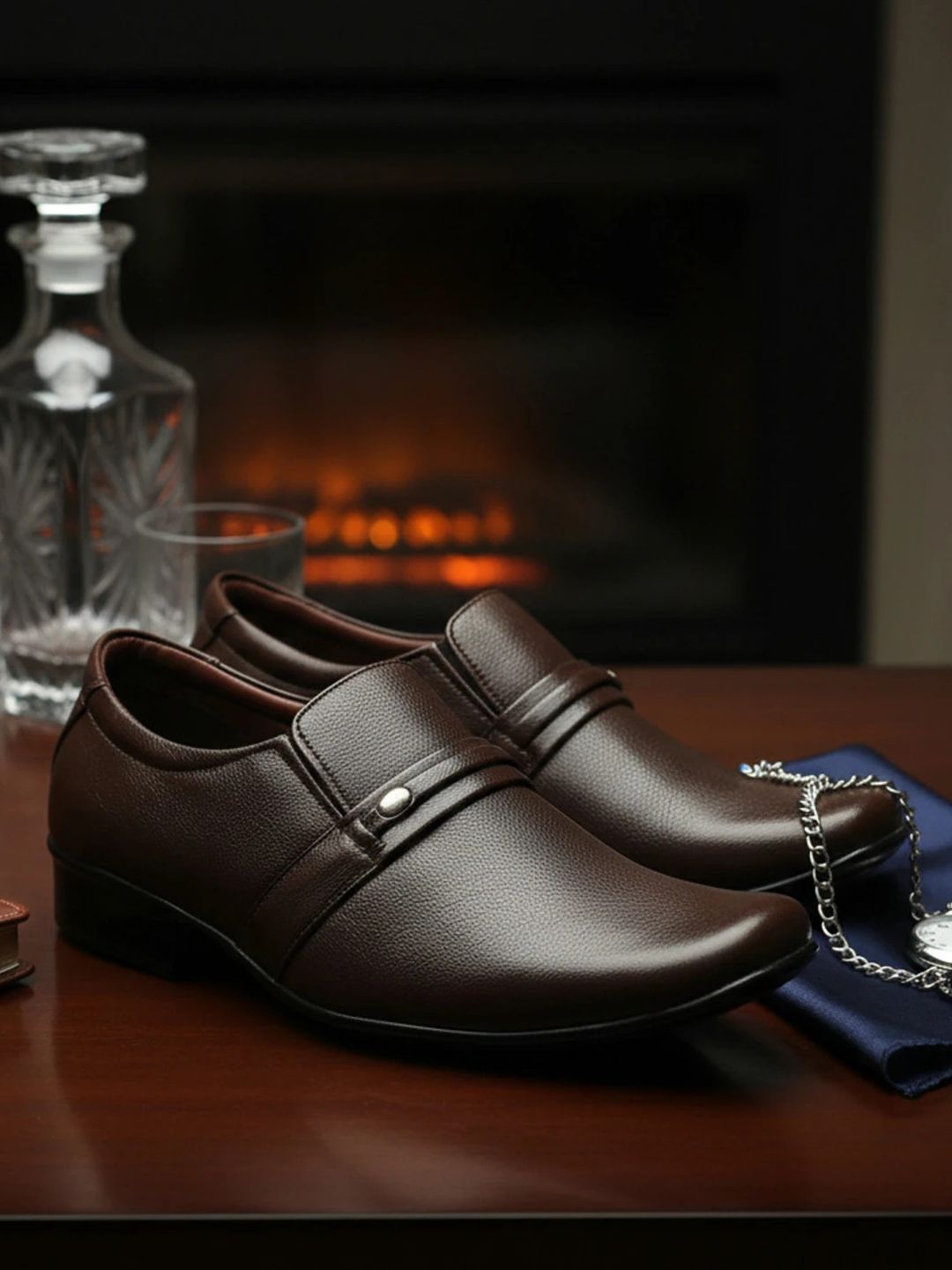 ALSTOM Men Textured PU Loafers
