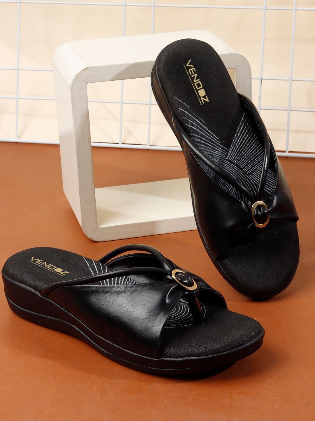 VENDOZ Women Open Toe Flats with Buckles