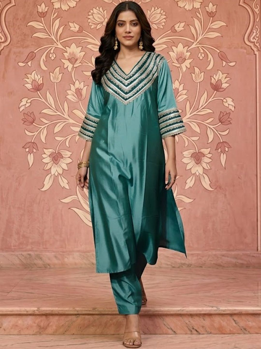 NAVYAAZRI Women Ethnic Motifs Embroidered Regular Thread Work Kurta with Trousers