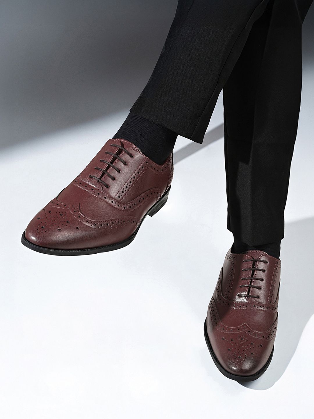 LOUIS STITCH 
Men Textured Formal Lace Up Brogue Shoes
