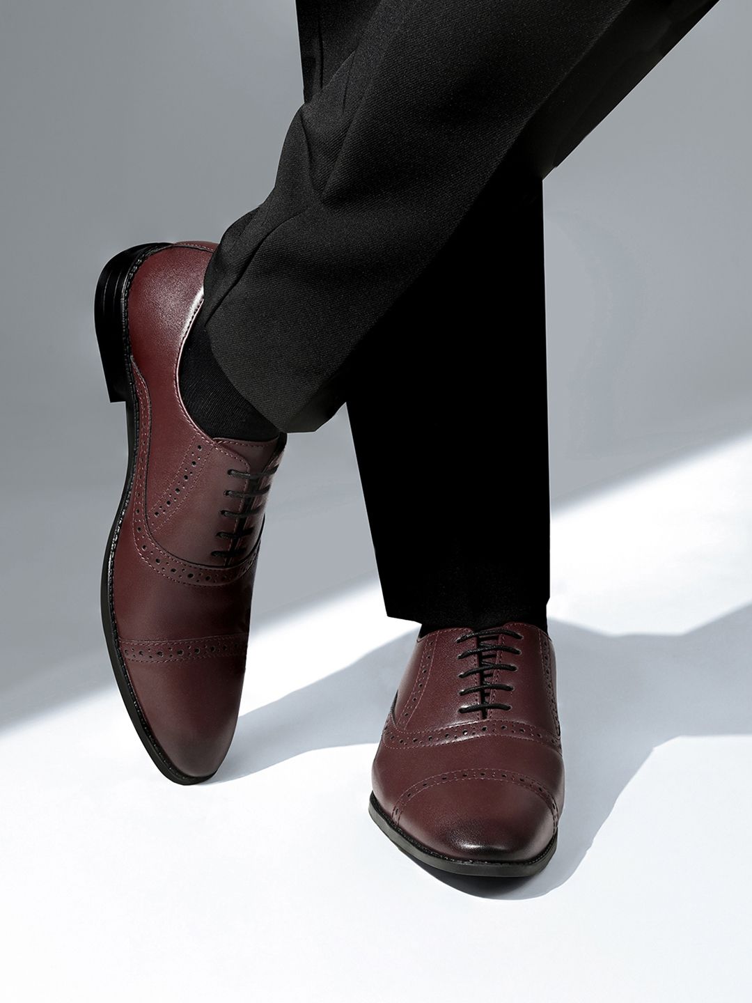 LOUIS STITCH
Men Textured Formal Lace Up Oxford Shoes