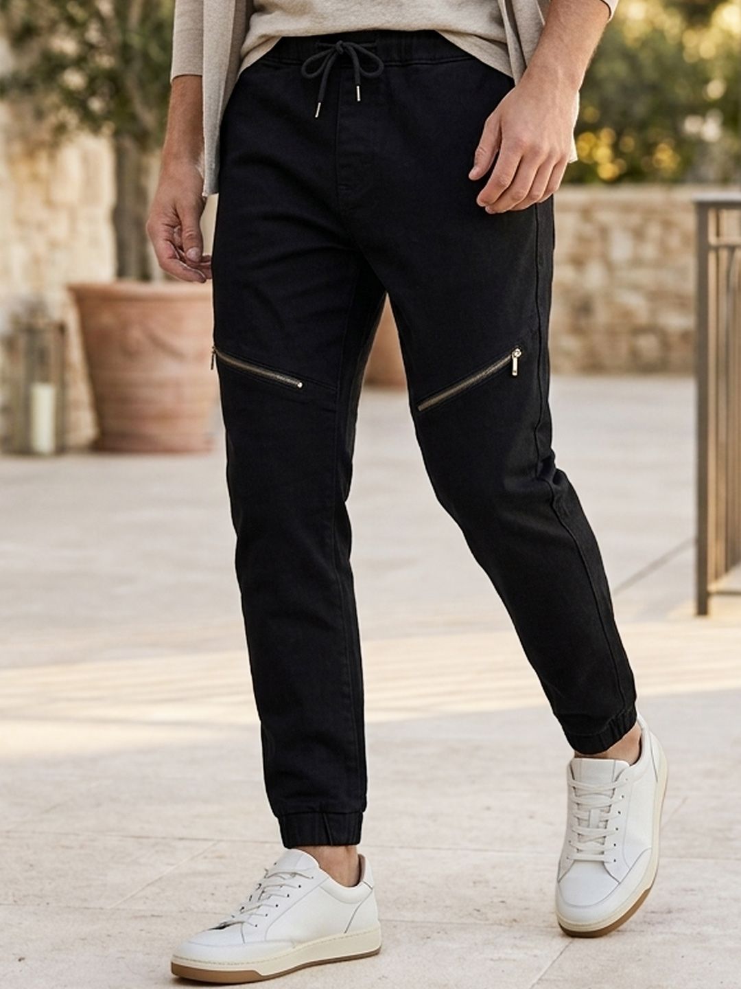 Urbano Fashion Men Black Mid-Rise Stretchable Jogger Jeans